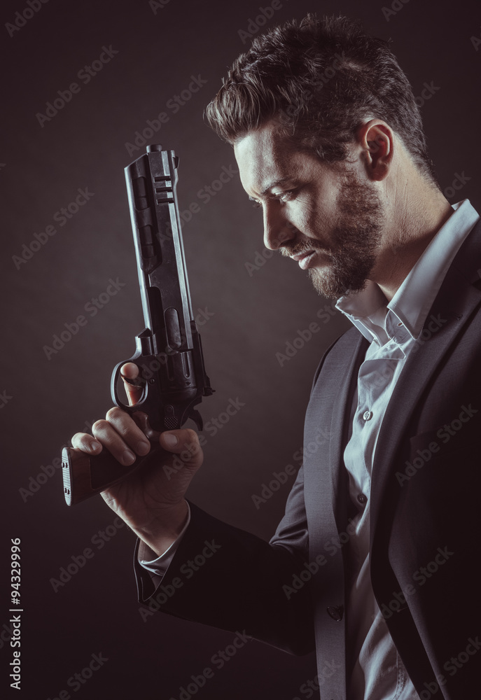 Brave man with dangerous weapon Brave man with dangerous weapon