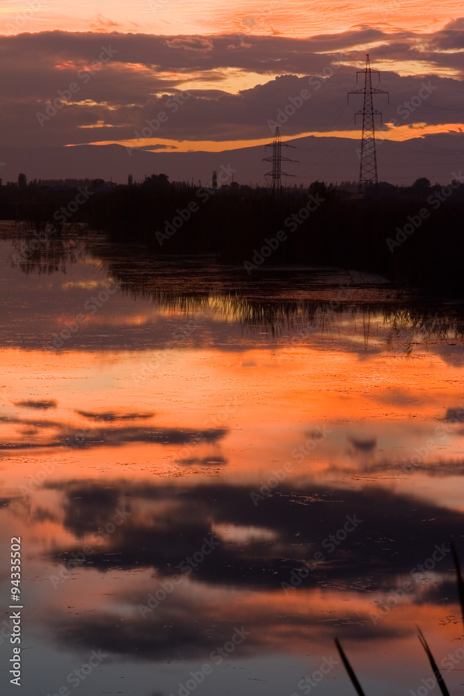 Obraz premium Sunset reflection in the lake
