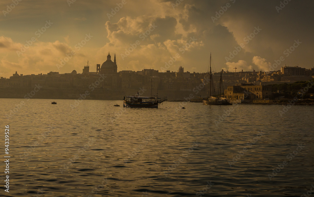 Naklejka premium Sunset view of Malta island
