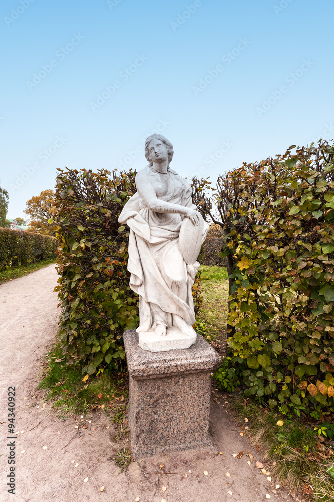 Fototapeta premium Park sculpture of Larchitectvre