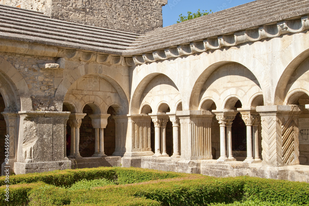 Fototapeta premium Un cloître à Vaison la Romaine