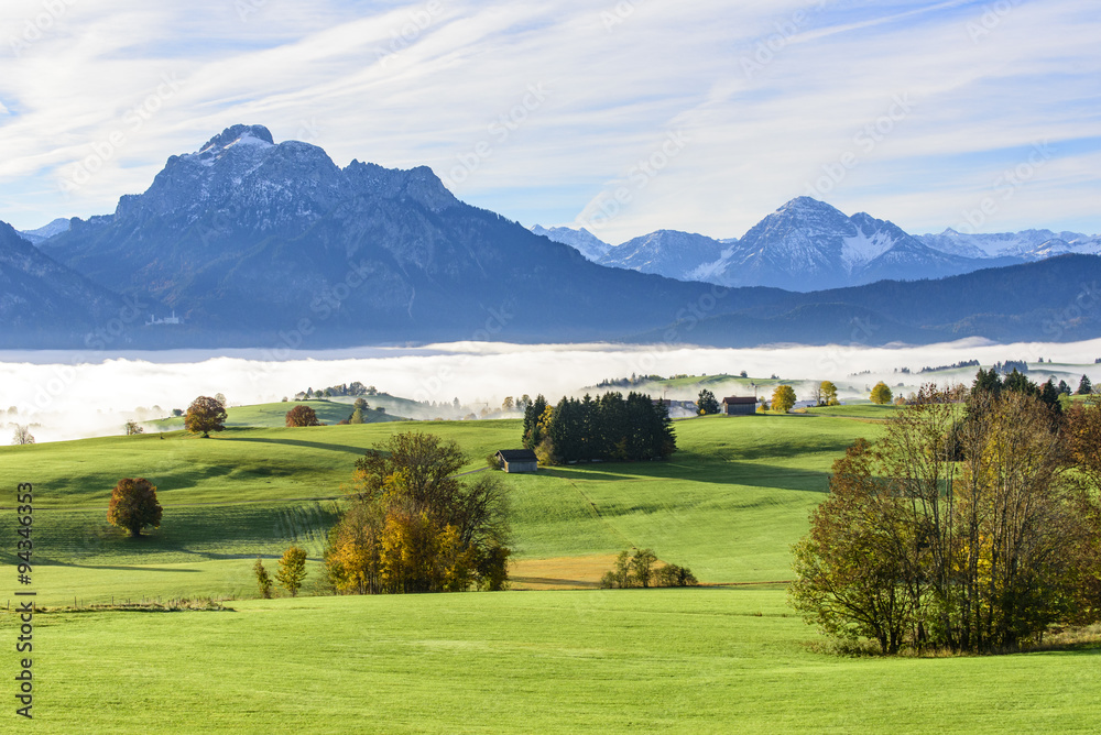 Nebel und Sonne über dem Alpenvorland bei Füssen