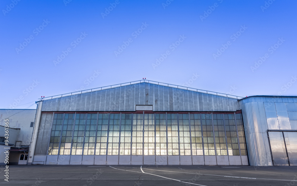 Large aircraft hangar for planes