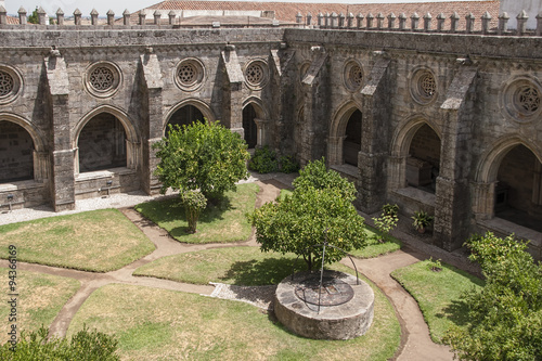 Claustro de la catedral de Évora en Portugal