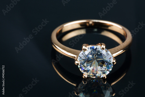 Gold ring with brilliant