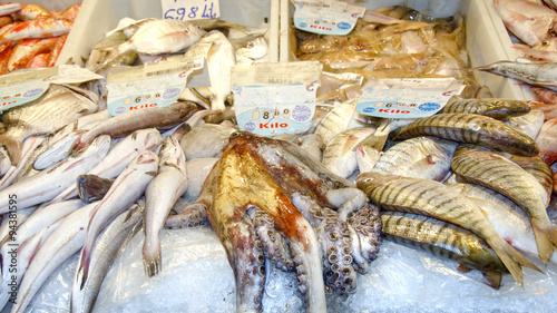 Puesto de pescado en el mercado de Cádiz. España.