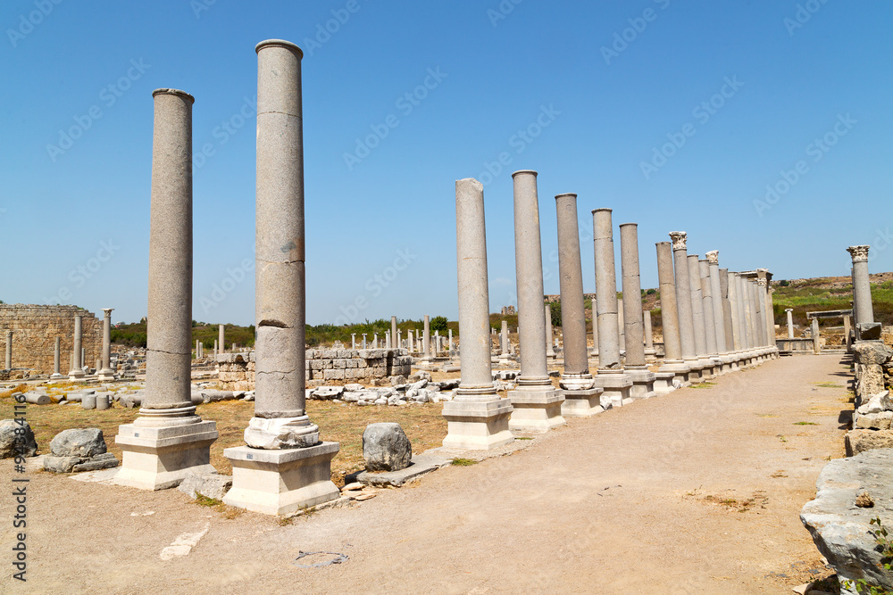  in  old construction  the column  and  roman temple