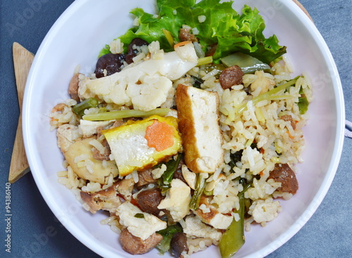 vegetarian fried rice with vegetable and tofu on bowl