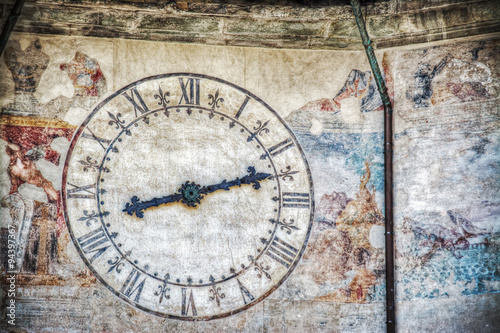 close up of famous Pisa clock