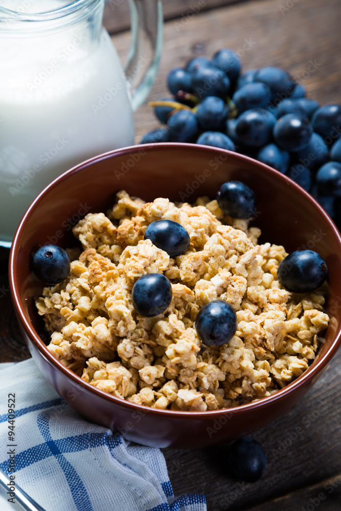 Oatmeal with grapes, healthy breakfast Oatmeal with grapes, healthy breakfast