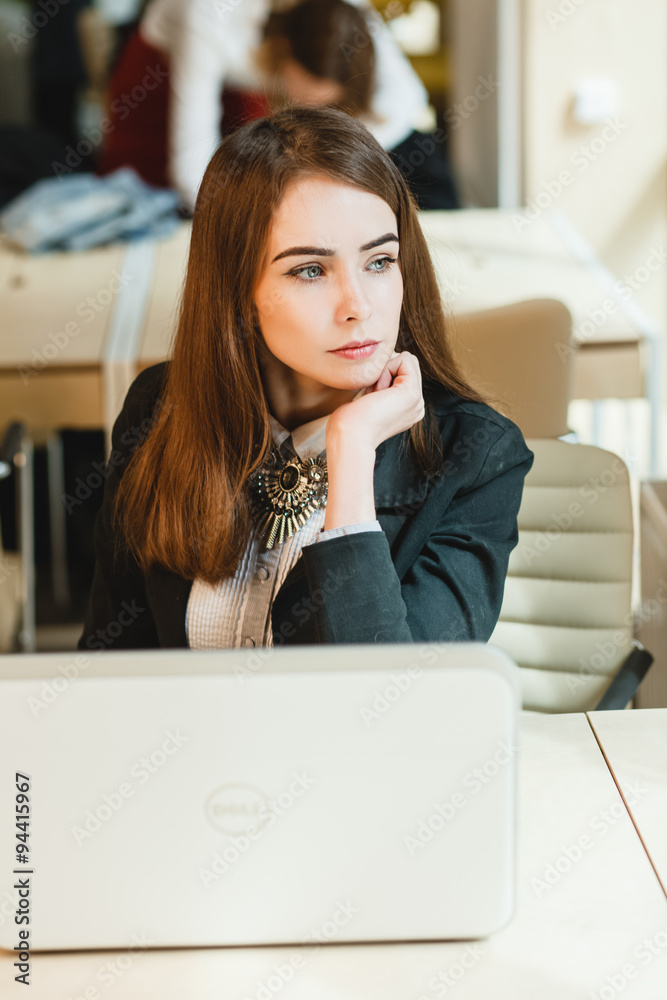 Young businesswoman on a coffee break. Using tablet computer. - obrazy, fototapety, plakaty 