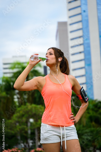 Fitness woman driking water on workout rest