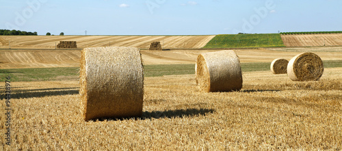 Fotografie Balles de paille après les moissons