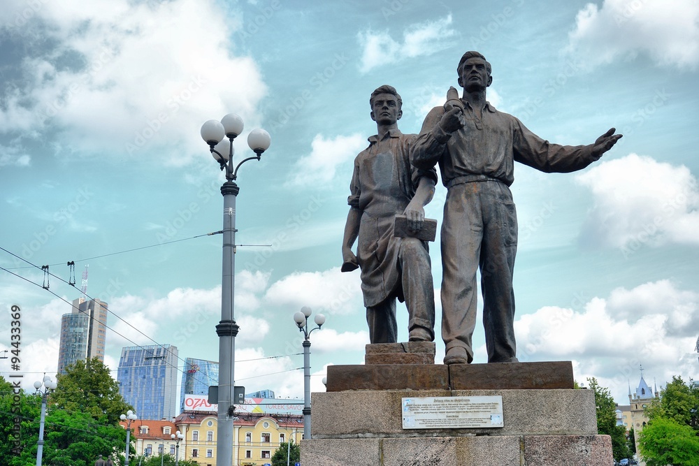 Fototapeta premium Vilnius city centre green bridge sculptures on July 09, 2015