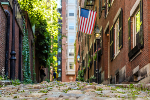 Fototapeta Naklejka Na Ścianę i Meble -  View of historic Acorn Street in Boston