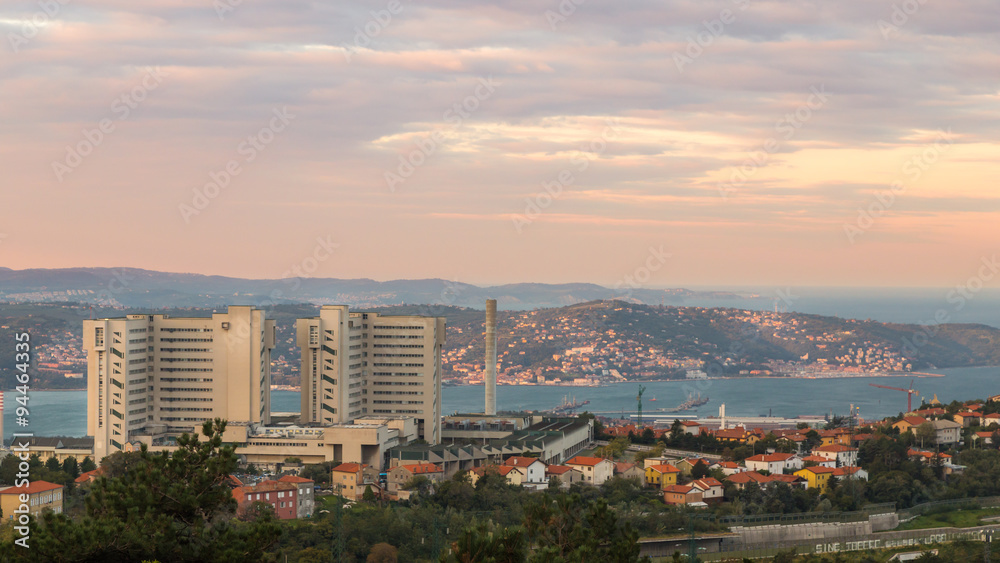 Fototapeta premium Sunrise in the bay of Trieste