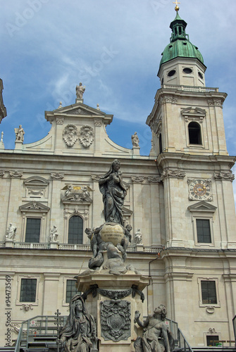 Salzbourg, colonne de la Vierge devant la cathédrale, Autriche © JFBRUNEAU