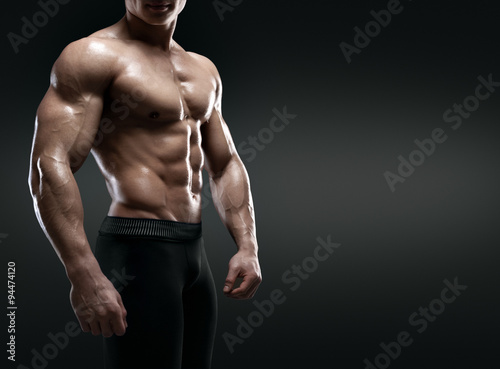 Handsome muscular bodybuilder © Restyler