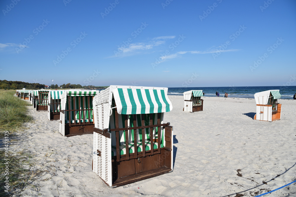 geschlossene Strandkörbe am Strand von Boltenhagen geschlossene Strandkörbe am Strand von Boltenhagen