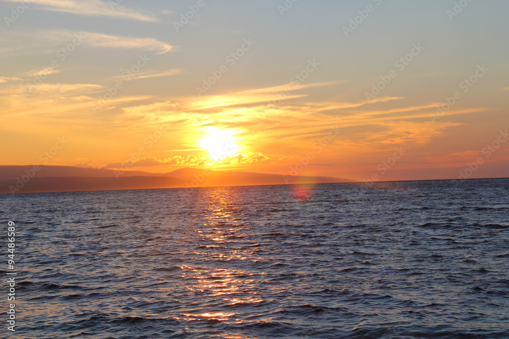 Sonnenuntergang hinter der Insel Brac
