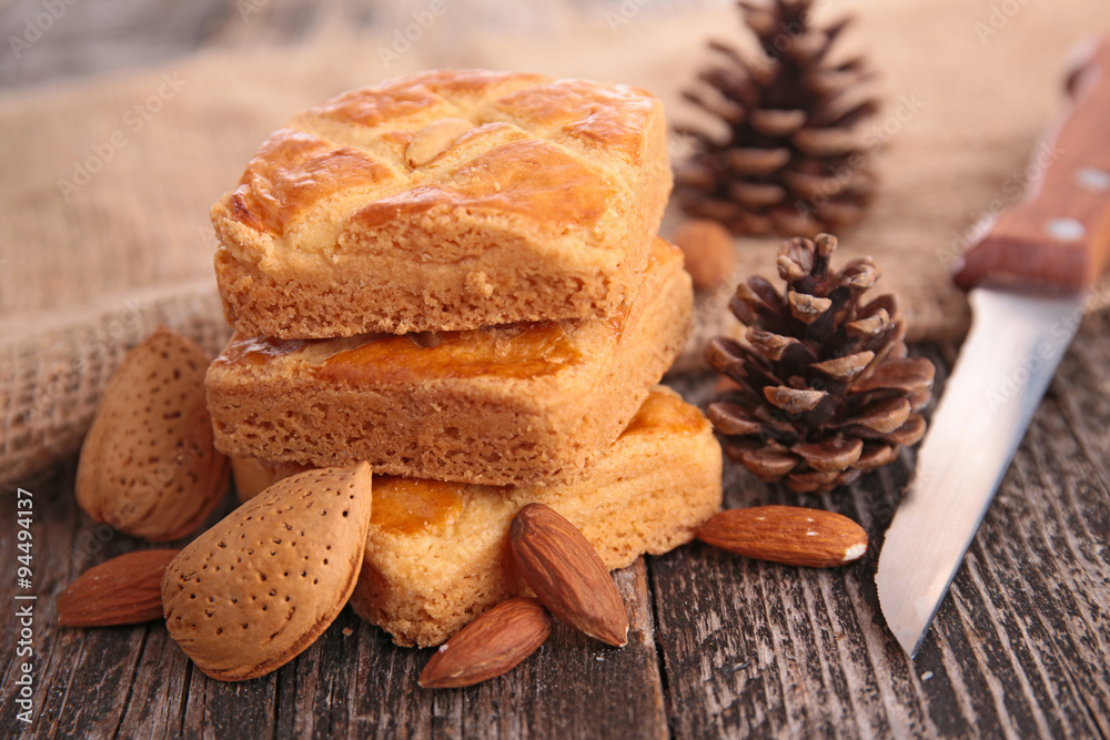 Naklejka premium almond biscuit