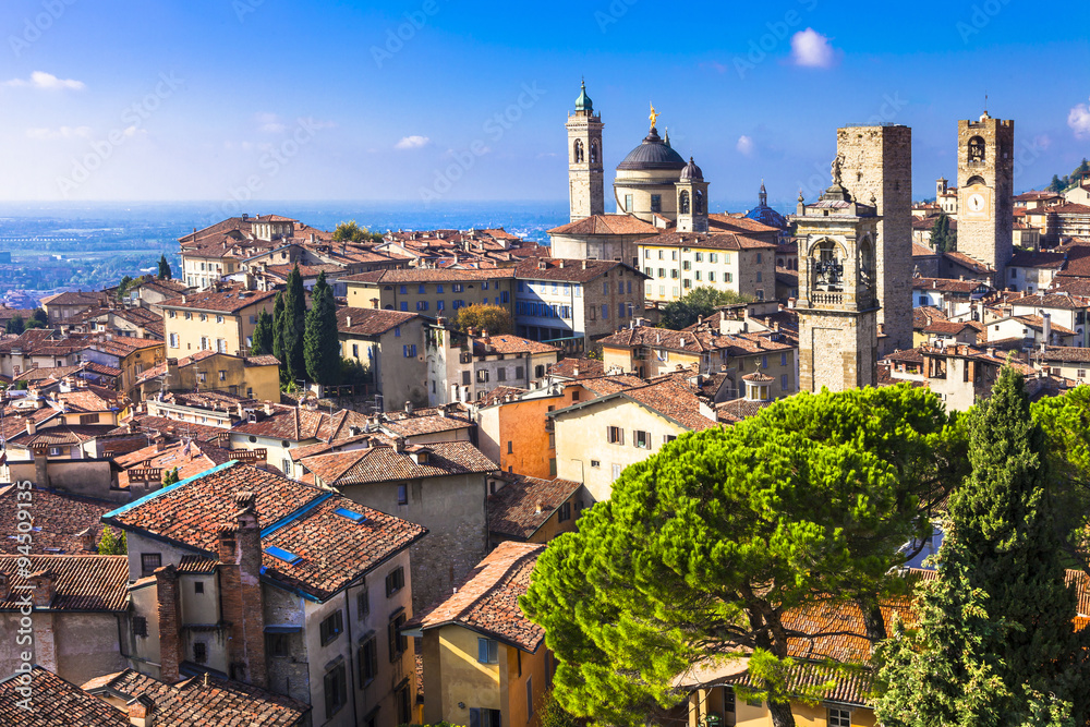 Obraz premium zabytki Włoch - przepiękne średniowieczne miasto Bergamo, Lombardia,