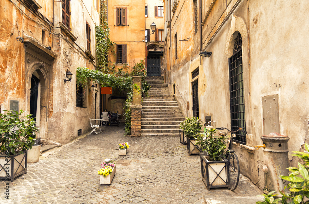 Obraz premium romantyczna aleja w starej części Rzymu, Włochy