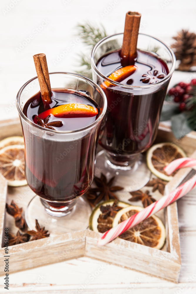 Mulled wine with cinnamon and orange Mulled wine with cinnamon and orange