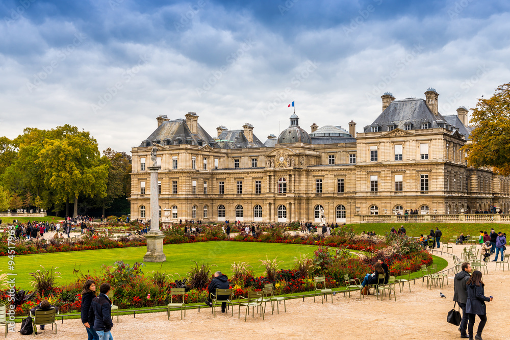 Fototapeta premium Le Sénat dans le jardin du Luxembourg, Paris