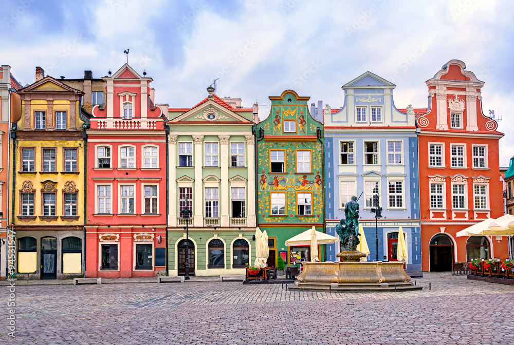 Fototapeta Kolorowe renesansowe fasady na centralnym rynku w Poz