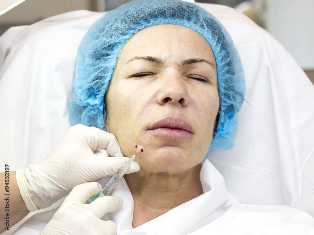 Cosmetic treatment with injection in a clinic Cosmetic treatment with injection in a clinic