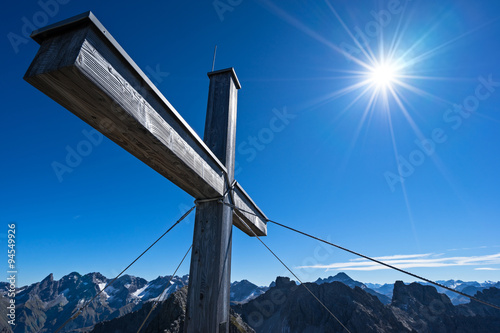 Gipfelkreuz mit Sonne photo