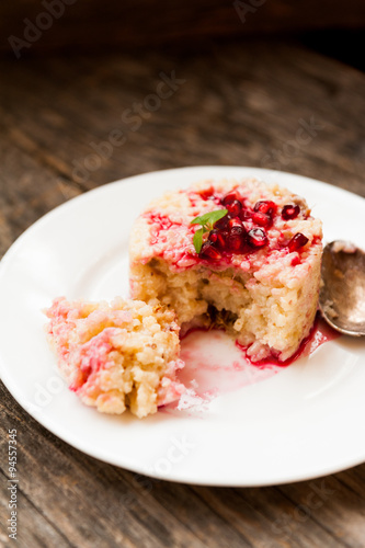 Rice pudding with pomegranate sauce