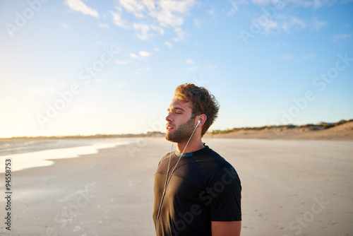 Handsome sporty man enjoying a morning on the beach