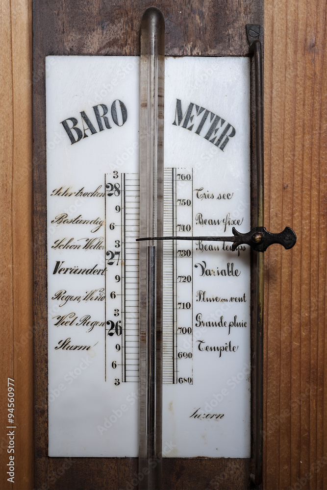 Altes Quecksilberbarometer mit Anzeige in deutscher und französischer