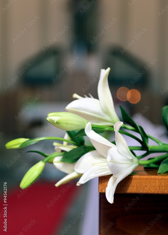 Obraz premium Interior of the Church is decorated with white flowers during th