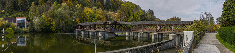 Kastenmühlwehr mit Floßrutsche an der Loisach in Wolfratshausen - Panorama Kastenmühlwehr mit Floßrutsche an der Loisach in Wolfratshausen - Panorama