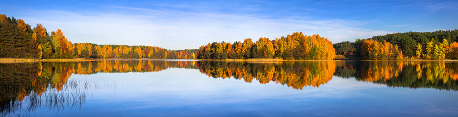 Wandcirkels Herfst Panorama herfstmeer in Polen  © Patryk Kosmider