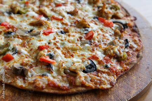 Thin crust flat bread all veggie pizza