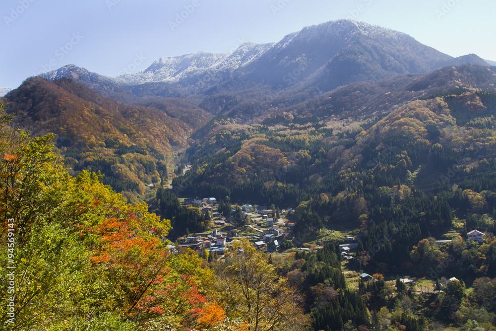 Fototapeta premium 苗場山と秋山郷