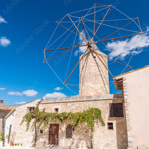 Traditionelle Windm  hle  Mallorca