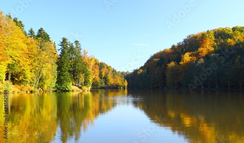 Fototapeta Naklejka Na Ścianę i Meble -  Fall on lake