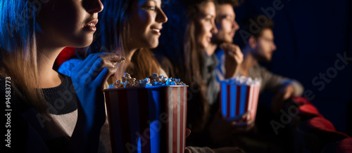 Canvas Print Group of friends in the movie theater