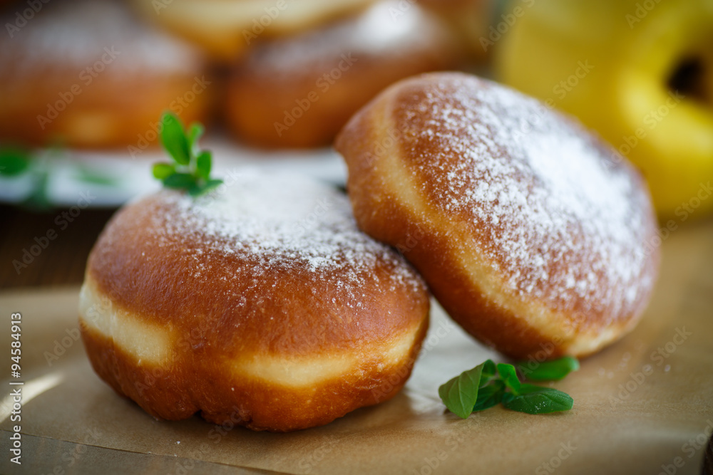 donuts with quince filling sprinkled