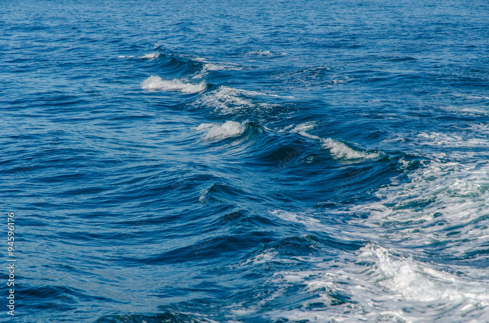 Obraz premium dramatic waves on the water surface of the sea