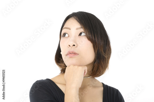 若い女性 ポーズ 腕組み 見上げる 白バック Stock Photo Adobe Stock 若い女性 ポーズ 腕組み 見上げる 白バック Stock Photo Adobe Stock