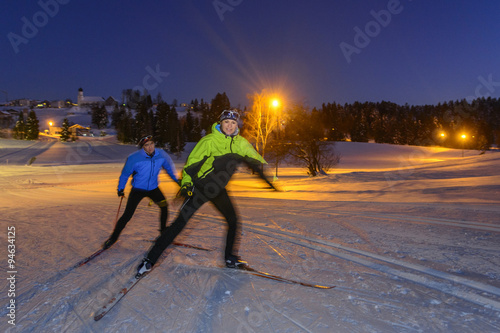 Foto Skater auf der Nachtloipe bei Flutlicht