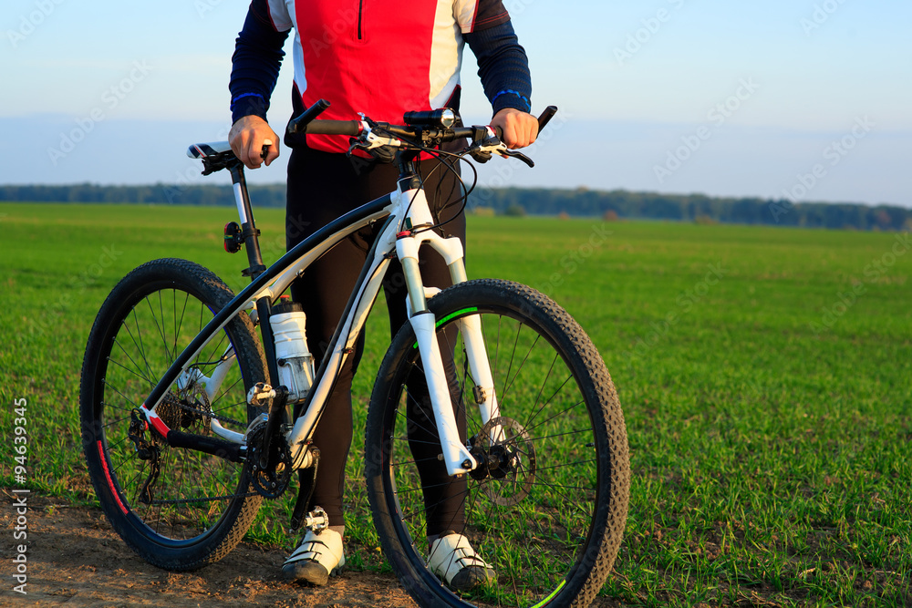 Obraz premium Mountain Bike cyclist riding outdoor