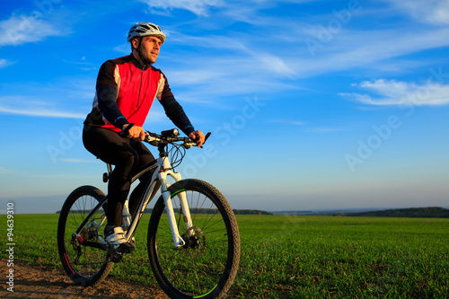 Fototapeta Naklejka Na Ścianę i Meble -  Mountain Bike cyclist riding outdoor