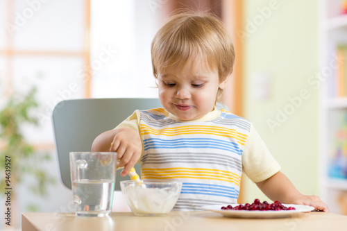 kid eating healthy food at ...